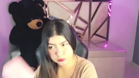Snapshot of emmalee_a chatting on 01-30-25, 10:29 Emma online show from 01-30-25, 10:29
