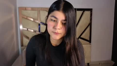Snapshot of emmalee_a chatting on 02-07-25, 04:35 Emma online show from 02-07-25, 04:35