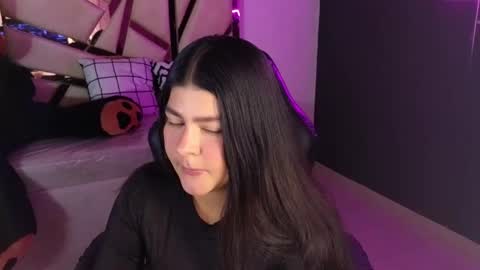 Snapshot of emmalee_a chatting on 02-11-25, 10:37 Emma online show from 02-11-25, 10:37