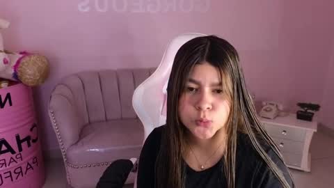 Snapshot of emmalee_a chatting on 02-19-25, 10:34 Emma online show from 02-19-25, 10:34