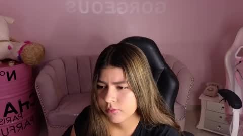 Snapshot of emmalee_a chatting on 02-20-25, 10:37 Emma online show from 02-20-25, 10:37