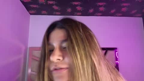 Snapshot of emmalee_a chatting on 02-24-25, 01:42 Emma online show from 02-24-25, 01:42