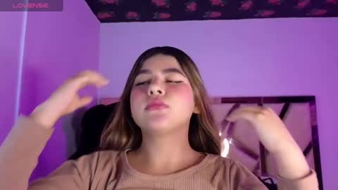 Snapshot of emmalee_a chatting on 03-06-25, 10:41 Emma online show from 03-06-25, 10:41