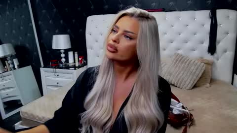 Emma Mavis online show from 11-28-25, 07:11