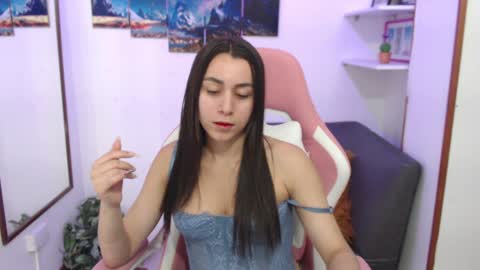 Snapshot of emmamyers_ chatting on 01-17-25, 10:23 Emma  online show from 01-17-25, 10:23