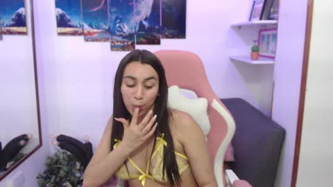 Snapshot of emmamyers_ chatting on 02-04-25, 01:45 Emma  online show from 02-04-25, 01:45