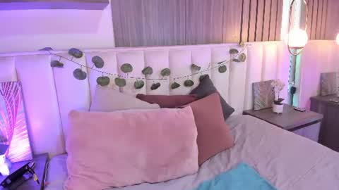Emma online show from 07-24-26, 11:52