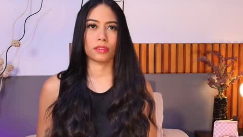 Snapshot of emmasaintt chatting on 09-27-25, 12:26 Emma Saint online show from 09-27-25, 12:26