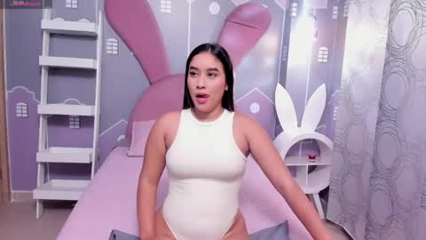 emmathompson__ online show from 04-19-26, 02:22