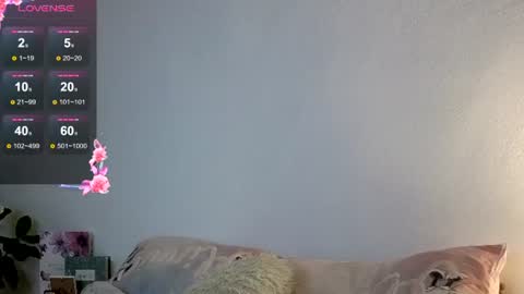 Snapshot of emmavayne chatting on 06-11-26, 12:32 Emma online show from 06-11-26, 12:32