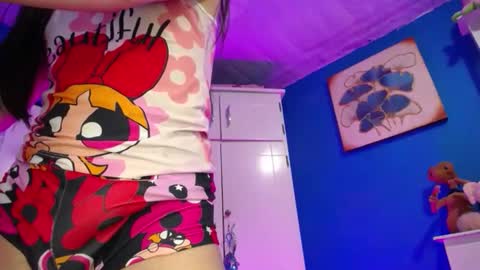 Snapshot of emmaxx7 chatting on 05-08-26, 02:11 Emma online show from 05-08-26, 02:11