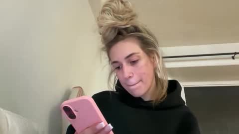 emmbella online show from 03-20-26, 01:54