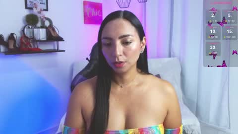 Snapshot of emmi_cam chatting on 05-08-26, 01:05 Emmi Cam online show from 05-08-26, 01:05