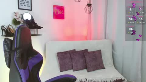 Snapshot of emmi_cam chatting on 06-12-26, 01:10 Emmi Cam online show from 06-12-26, 01:10