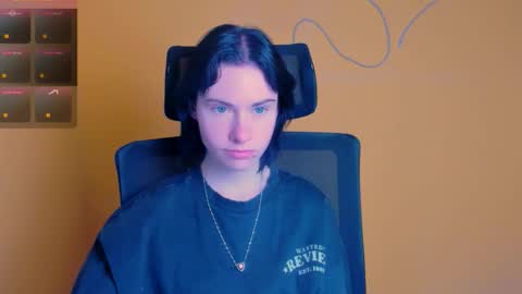 Snapshot of emmi_rossum chatting on 04-27-26, 05:16 Emmi online show from 04-27-26, 05:16