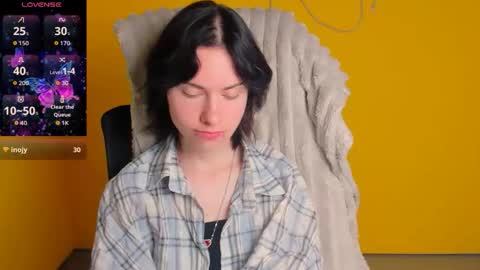 Snapshot of emmi_rossum chatting on 05-06-26, 05:46 Emmi online show from 05-06-26, 05:46