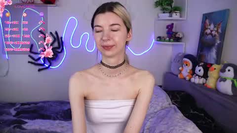 Snapshot of emmie_everly chatting on 06-14-26, 01:35 emmie_everly online show from 06-14-26, 01:35