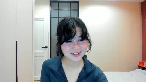 Emilia online show from 06-10-26, 04:17
