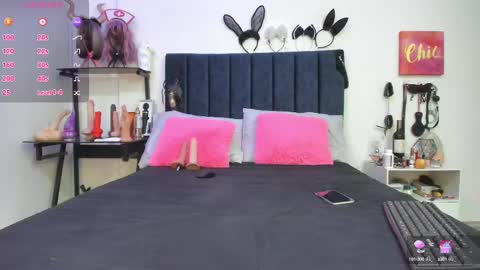          online show from 03-06-25, 03:24