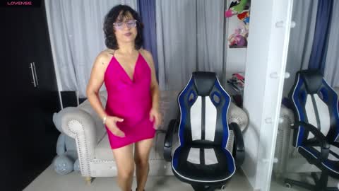 Emmily online show from 01-11-25, 01:06