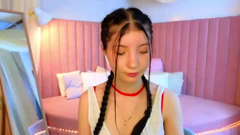 Snapshot of emmy_dreamy_ chatting on 07-30-26, 01:26 emmy_dreamy_ online show from 07-30-26, 01:26