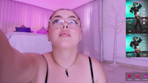 Snapshot of emmy_walker1 chatting on 02-22-25, 01:57 Emmy Walker online show from 02-22-25, 01:57