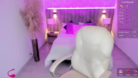 Snapshot of emmy_walker1 chatting on 09-10-25, 11:10 Emmy Walker online show from 09-10-25, 11:10