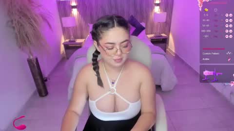 Snapshot of emmy_walker1 chatting on 09-17-25, 11:01 Emmy Walker online show from 09-17-25, 11:01