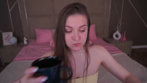 E M M Y online show from 02-04-26, 06:52