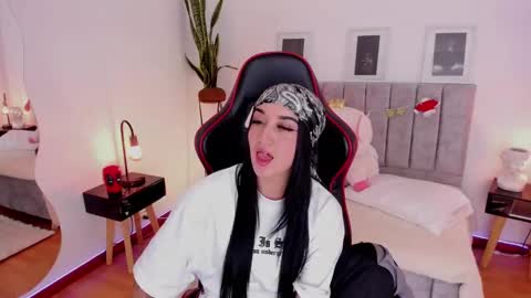 Emmy Evans  online show from 01-03-25, 09:05