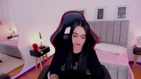 Emmy Evans  online show from 01-07-25, 07:17