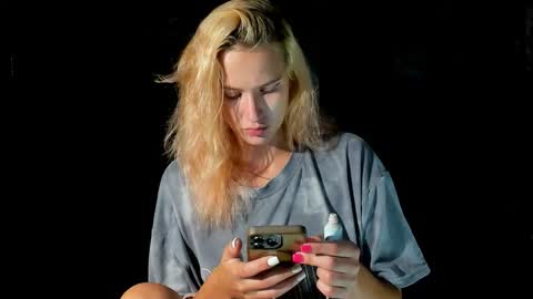 Snapshot of emmyfoxx_ chatting on 10-04-25, 05:33 Emmy online show from 10-04-25, 05:33