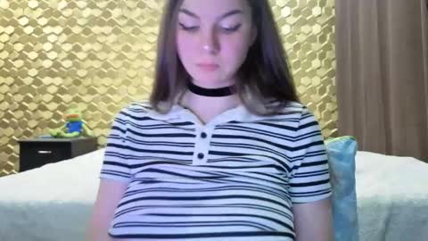Snapshot of emonyashka chatting on 05-17-26, 04:03 Emo online show from 05-17-26, 04:03