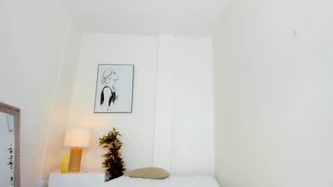 Mili online show from 10-25-25, 01:07