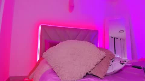 Emy online show from 11-16-25, 03:34