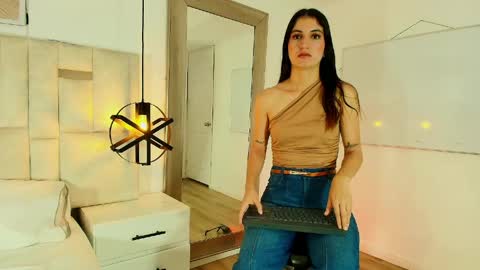 EMY FERRER online show from 05-17-26, 01:51