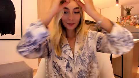 emyconneer online show from 02-15-25, 03:20