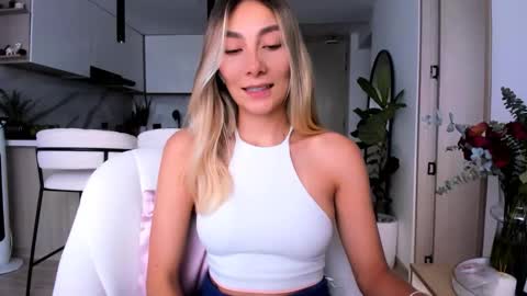 emyconneer online show from 02-19-25, 03:05