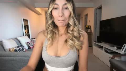 emyconneer online show from 09-26-25, 07:40