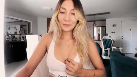 emyconneer online show from 11-11-25, 05:57