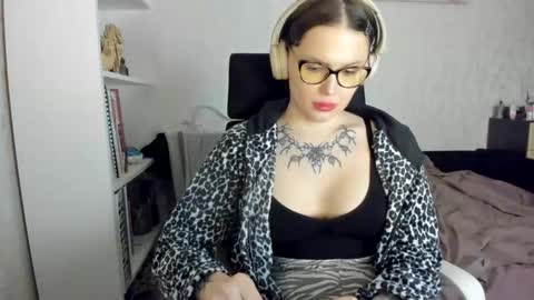 emydeliro online show from 04-18-26, 06:45