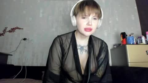 Snapshot of emydeliro chatting on 05-24-26, 08:36 emydeliro online show from 05-24-26, 08:36