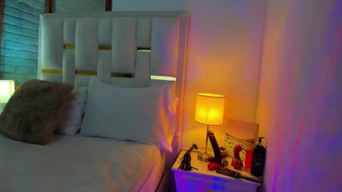 EMYLY  online show from 01-19-25, 04:46