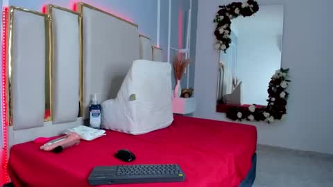 Snapshot of emysandoval chatting on 02-15-25, 12:43 Emy online show from 02-15-25, 12:43