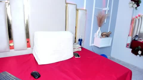 Snapshot of emysandoval chatting on 02-26-25, 12:47 Emy online show from 02-26-25, 12:47