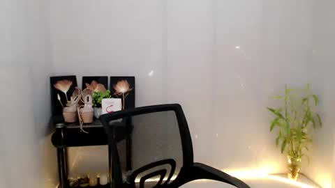Snapshot of enchantress_mia03 chatting on 06-01-26, 06:15 enchantress_mia03 online show from 06-01-26, 06:15