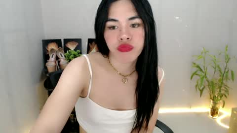 Snapshot of enchantress_mia03 chatting on 06-16-26, 06:27 enchantress_mia03 online show from 06-16-26, 06:27