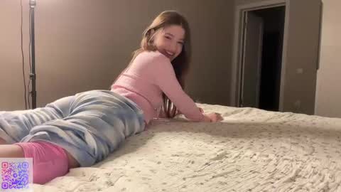 Snapshot of endlessmia chatting on 02-20-25, 09:42 Mia online show from 02-20-25, 09:42