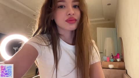 Snapshot of endlessmia chatting on 09-12-25, 11:37 Mia online show from 09-12-25, 11:37