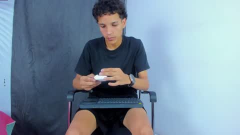 Snapshot of endryboy chatting on 07-19-26, 12:36 KING online show from 07-19-26, 12:36